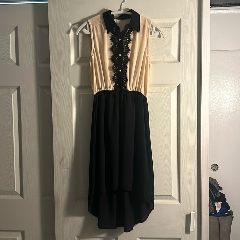 Monteau cream/black lace collar button dress